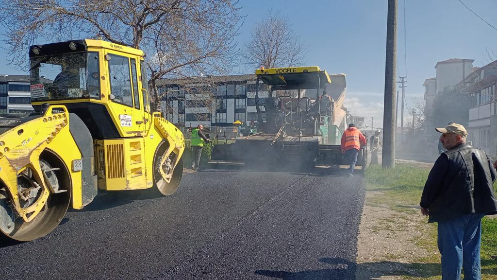 HENDEK’TE ASFALT ATAĞI DEVAM EDİYOR: YENİMAHALLE’DE 4 SOKAK DAHA TAMAM